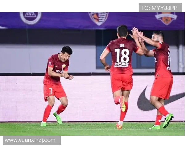 上港与北京国安激战正酣进球大战引发球迷热烈讨论