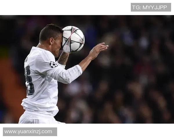 达尼洛：从足球场上的闪耀明星到生活中的平凡英雄